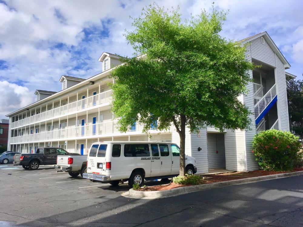 InTown Suites Extended Stay North Charleston SC - Rivers Ave